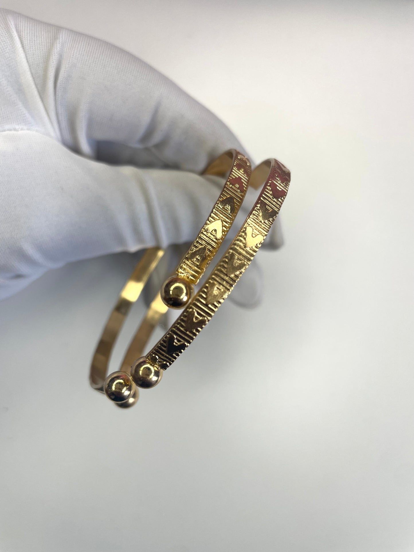 Gold heart bangle (1 piece)