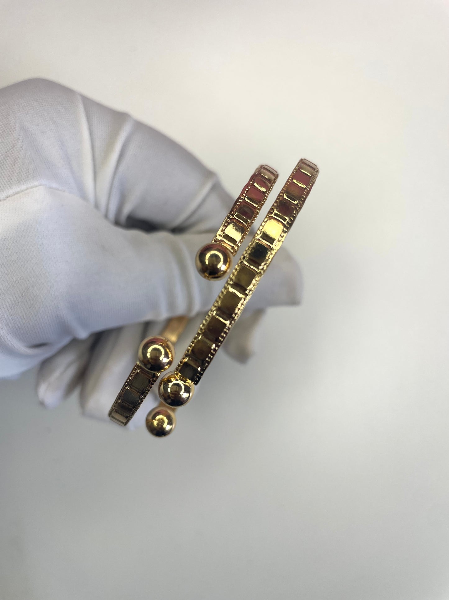 Gold cube bangle (1 piece)