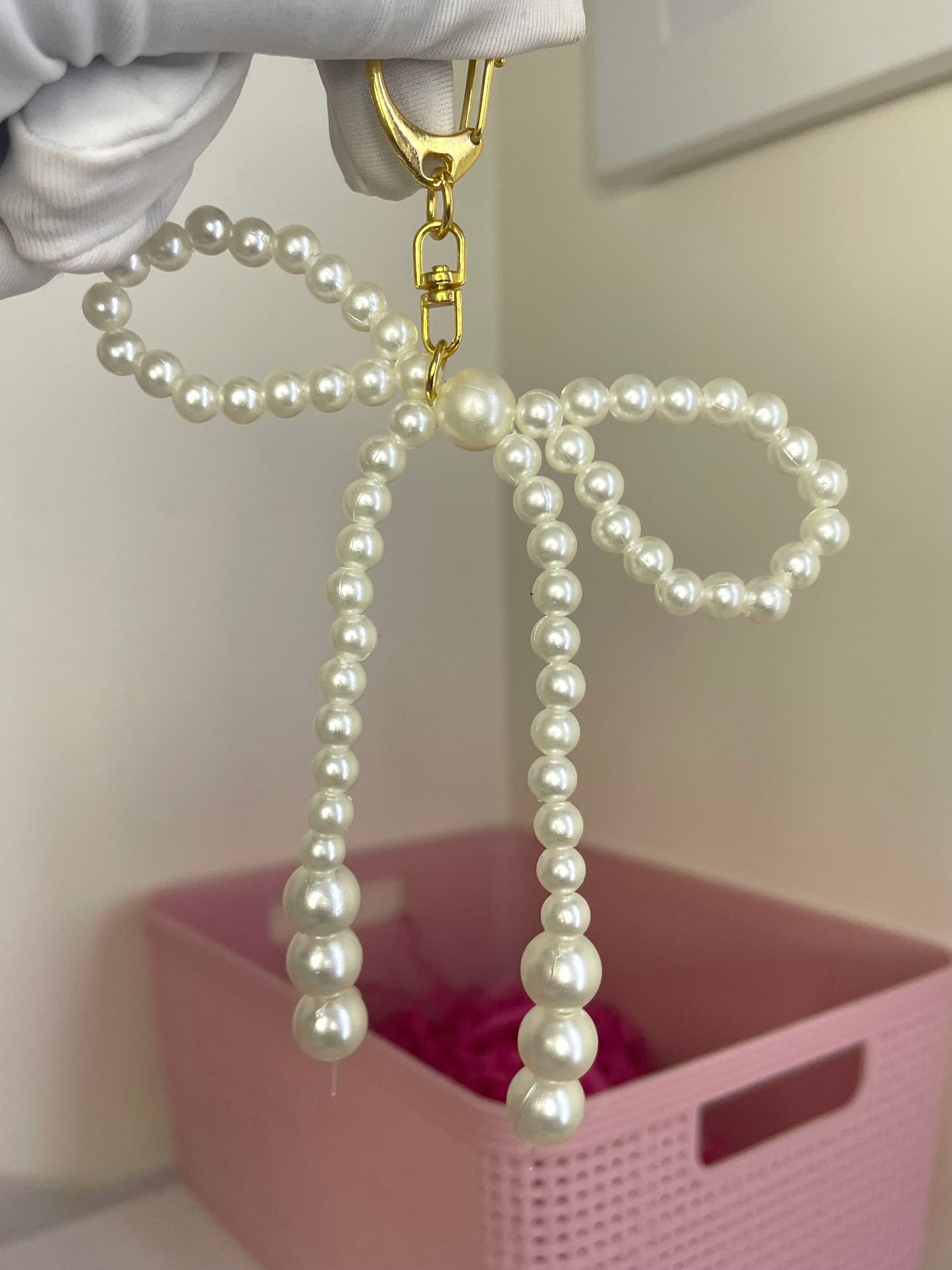Gold pearl bow keychain