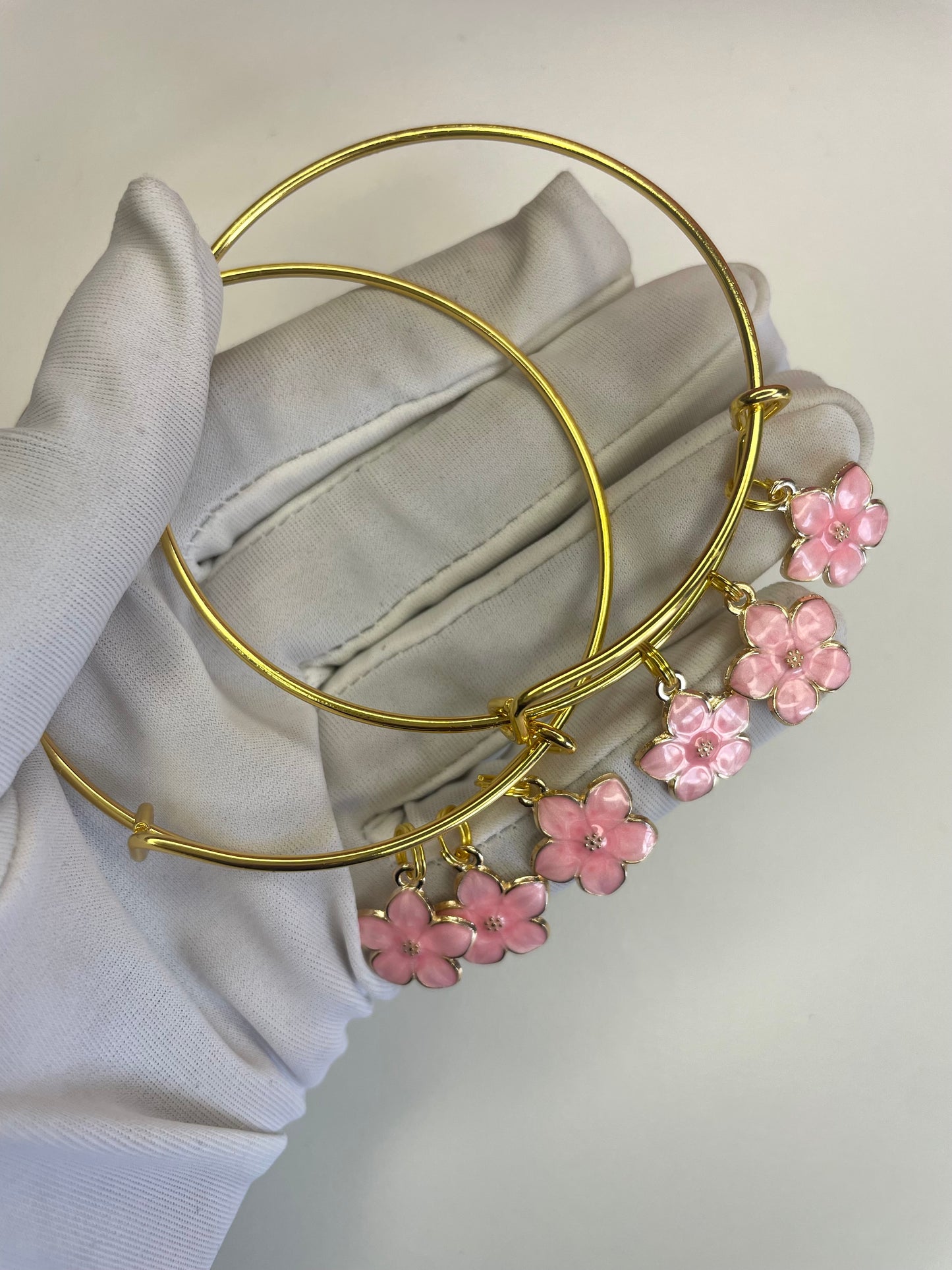 Pink cherry blossom bangle (1 piece)