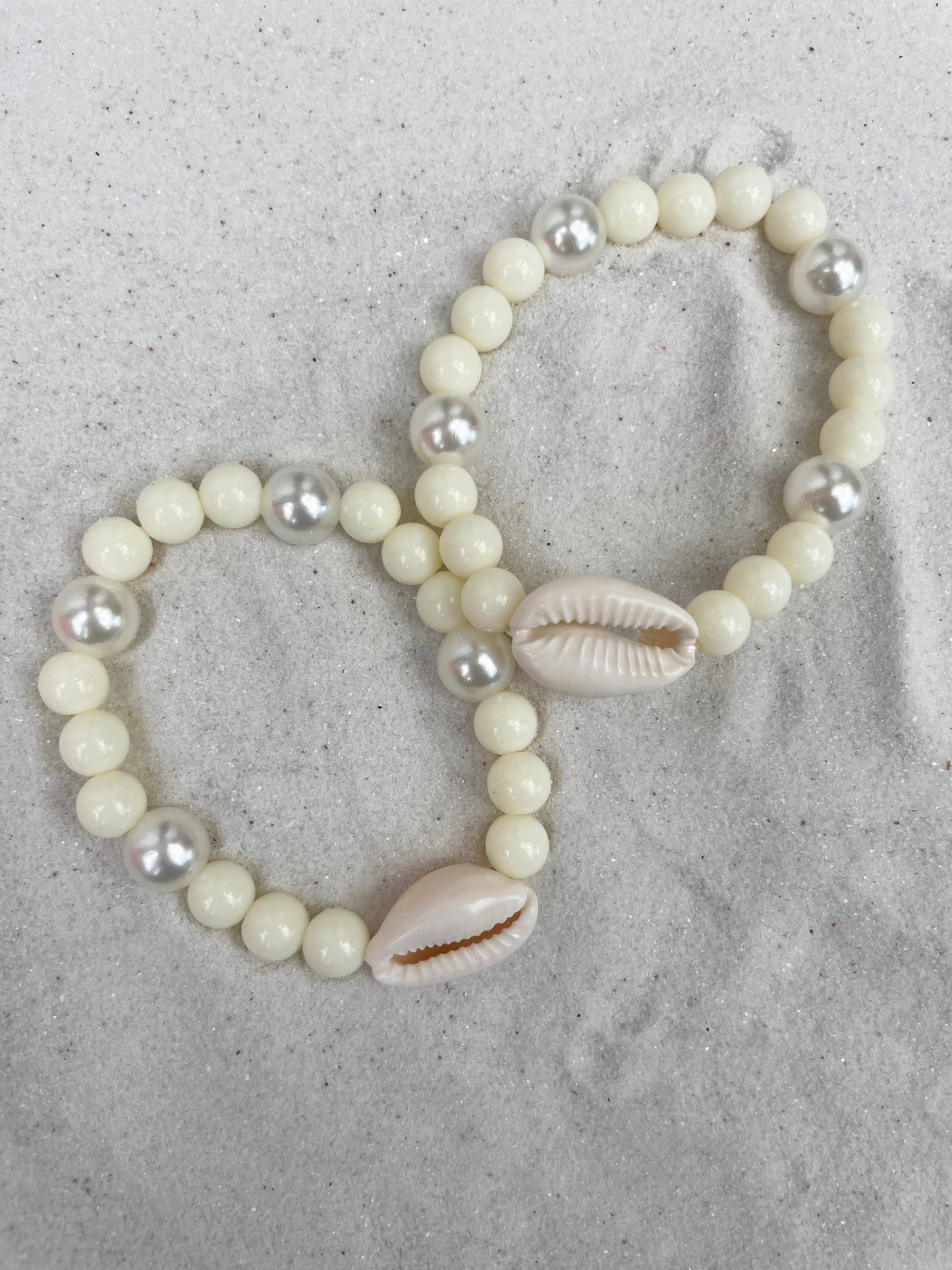 Cowrie seashell bracelet (1 piece)