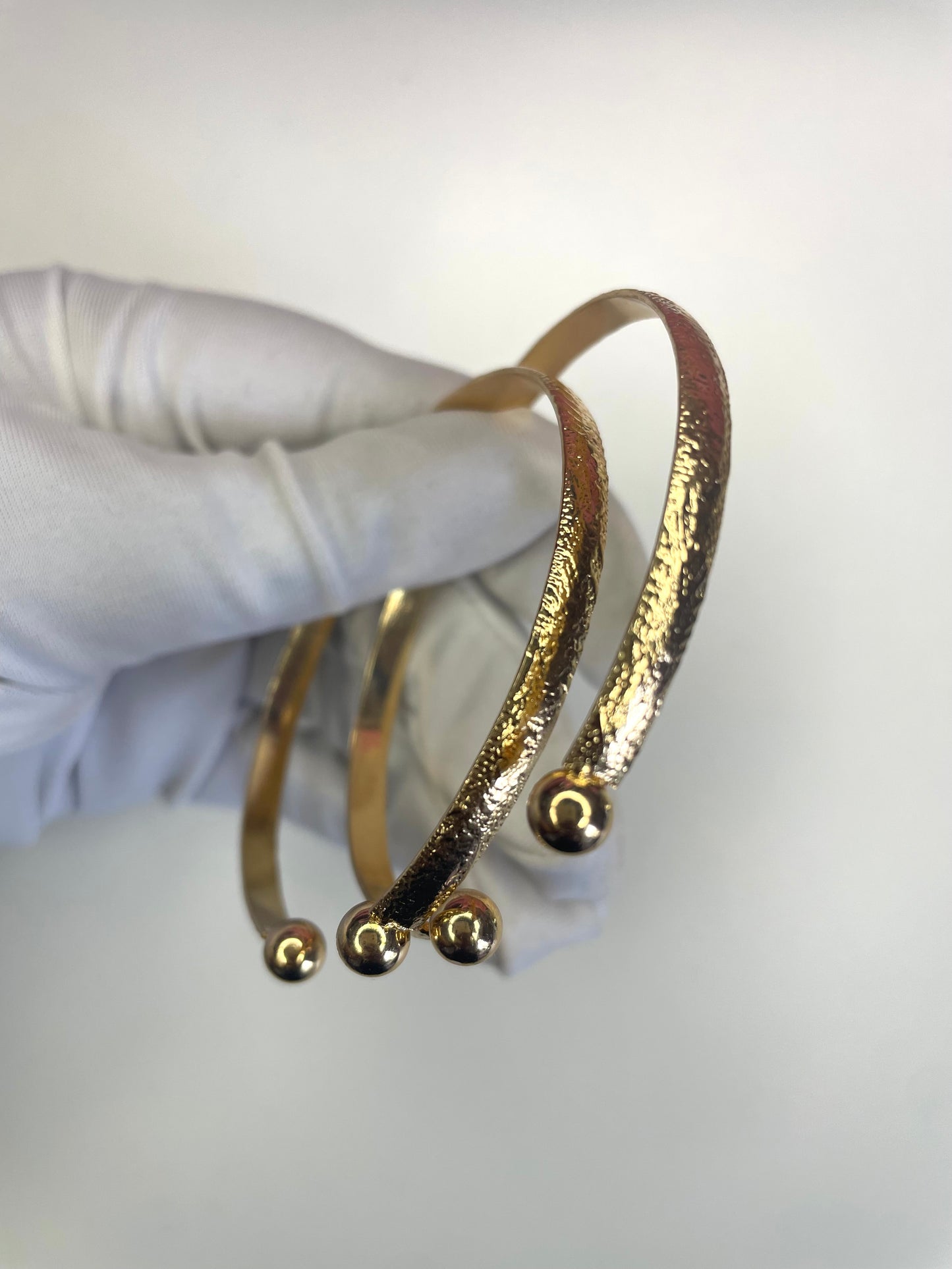 Gold ripple bangle (1 piece)