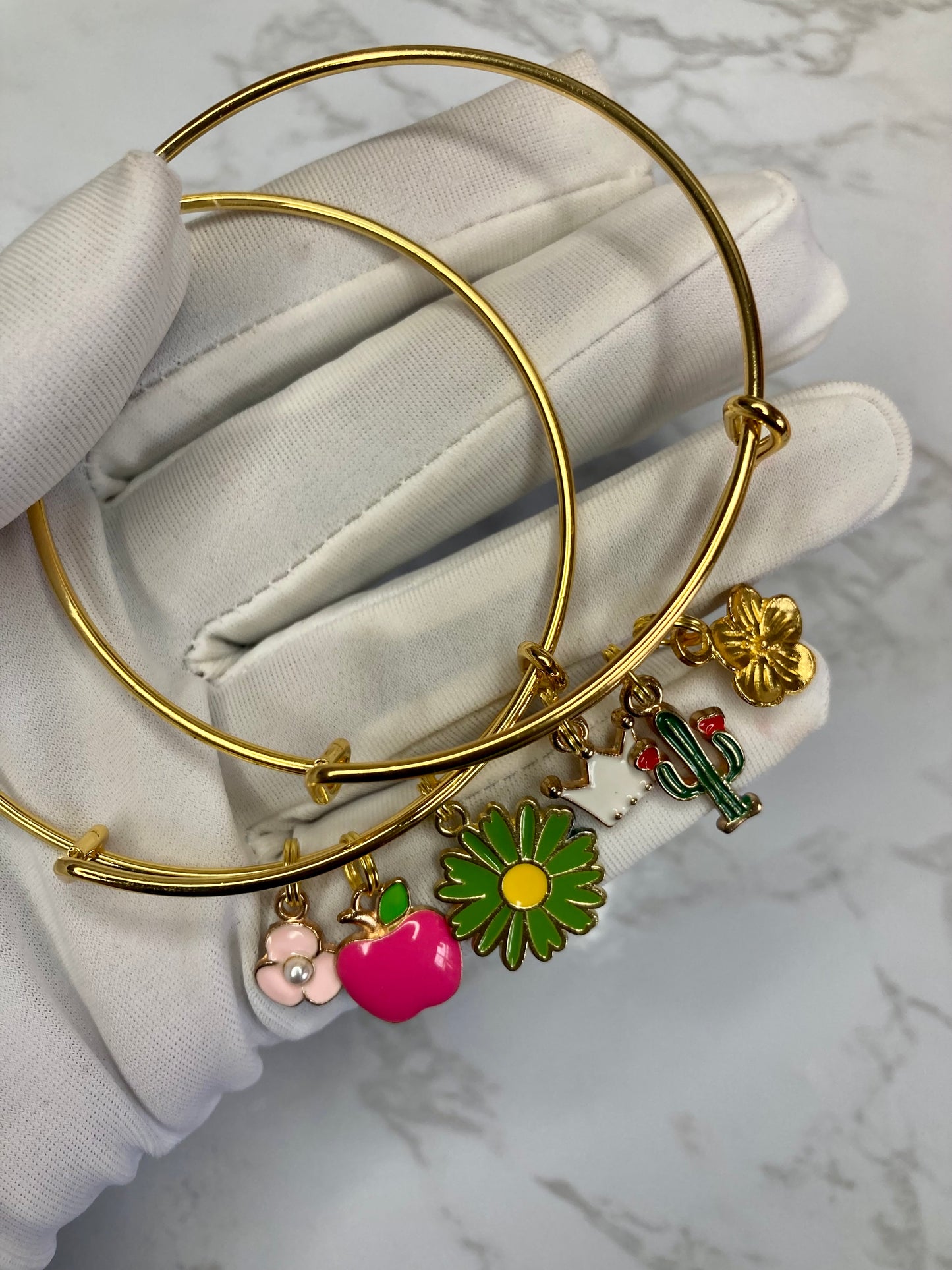 Random charmie bangle ( 1 piece )