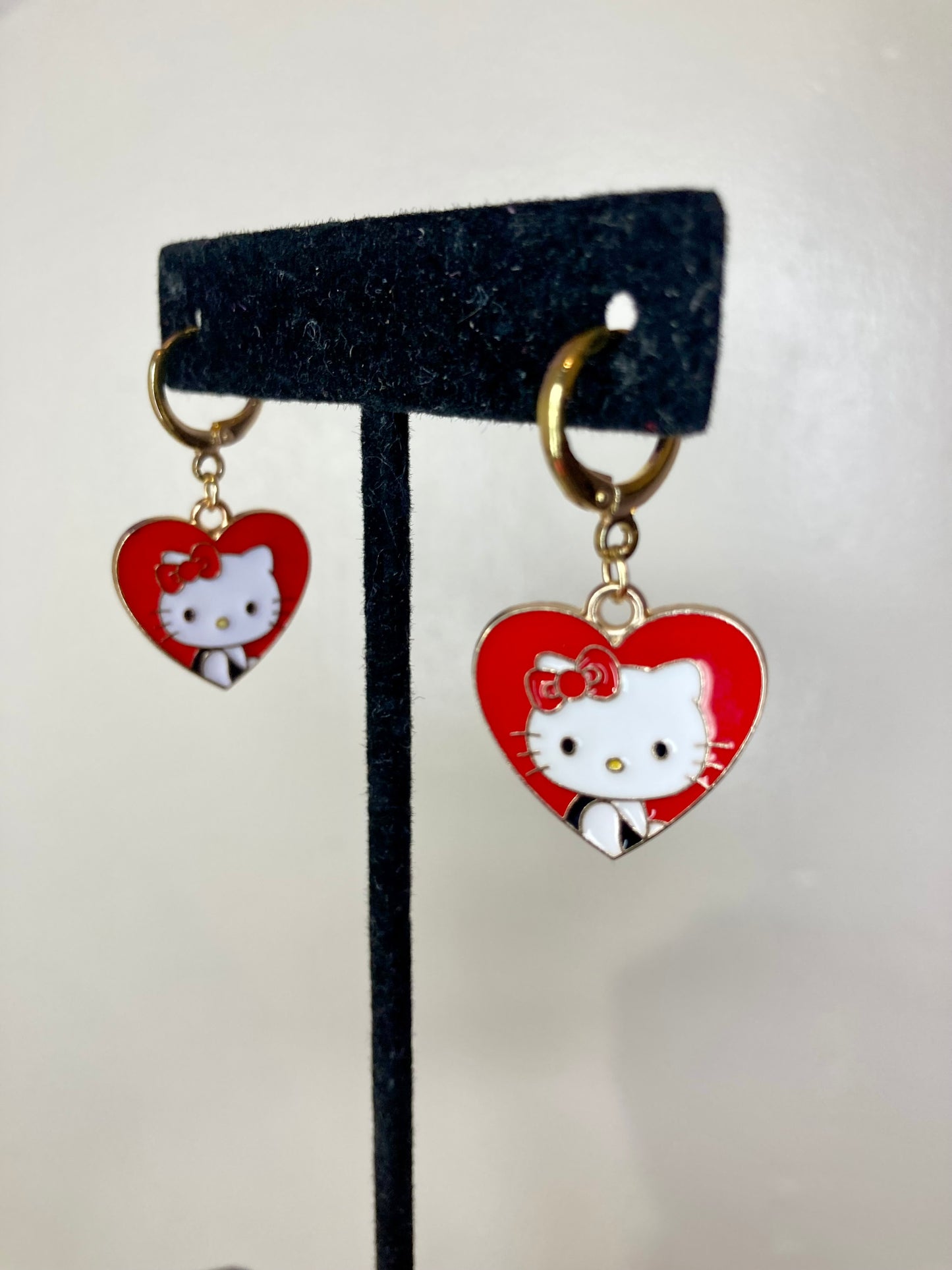 Hello kitty heart mini hoop earrings